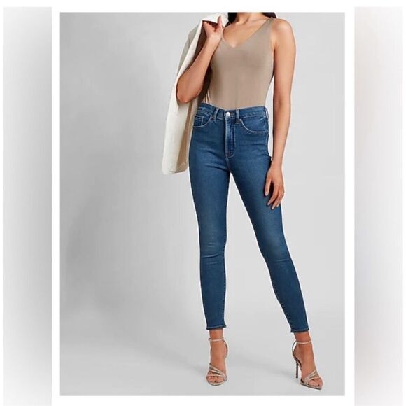 Express Body Contour‎ Vneck Bodysuit Blush Beige Tan S Small Tank Silky - Picture 2 of 7